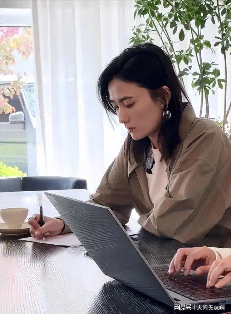 蜘蛛直播登录入口-离婚才3个月,高调谈论再婚的李亚鹏,没给海哈金喜留一丝体面